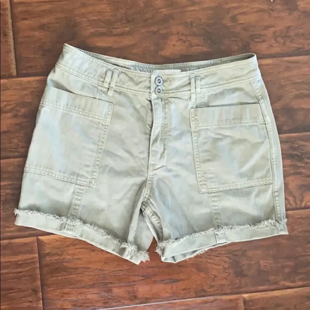 Anthropologie Green Cuffed Raw Hem Shorts Boho Contemporary Casual Distressed